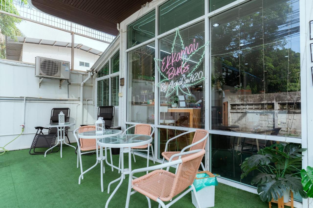 420 Hostel - Ekkamai Buds & Beds 曼谷 外观 照片
