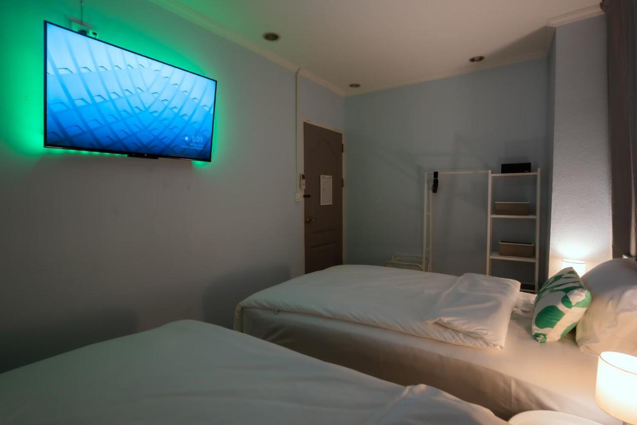 420 Hostel - Ekkamai Buds & Beds 曼谷 外观 照片