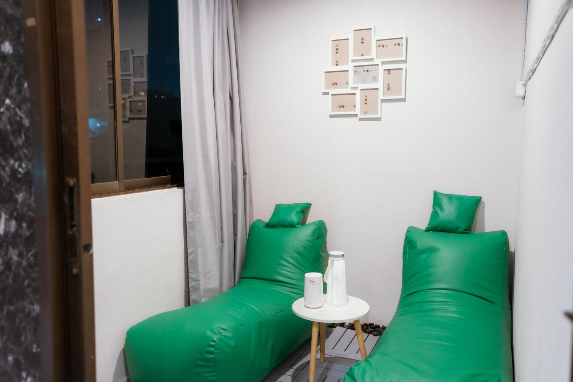420 Hostel - Ekkamai Buds & Beds 曼谷 外观 照片