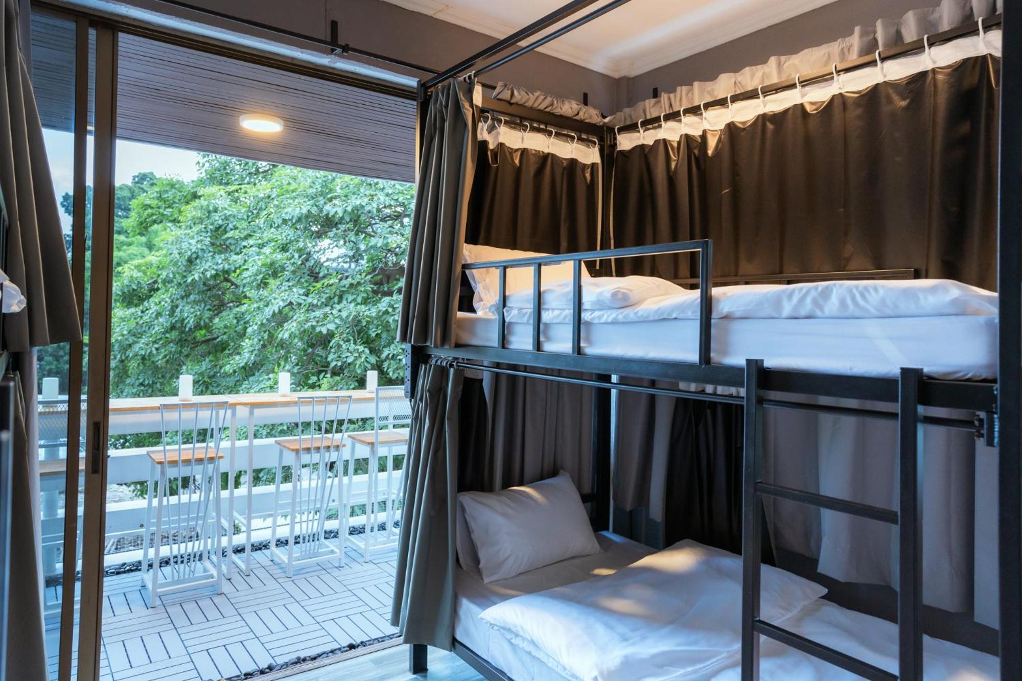 420 Hostel - Ekkamai Buds & Beds 曼谷 外观 照片
