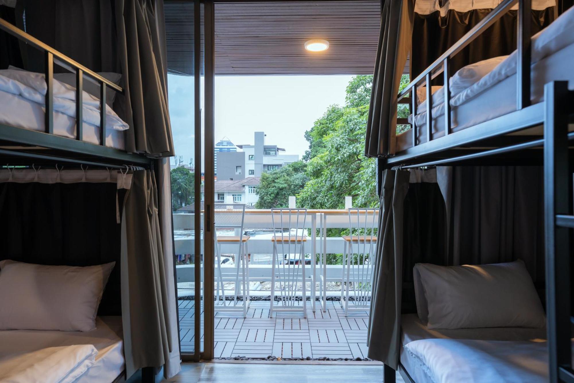 420 Hostel - Ekkamai Buds & Beds 曼谷 外观 照片
