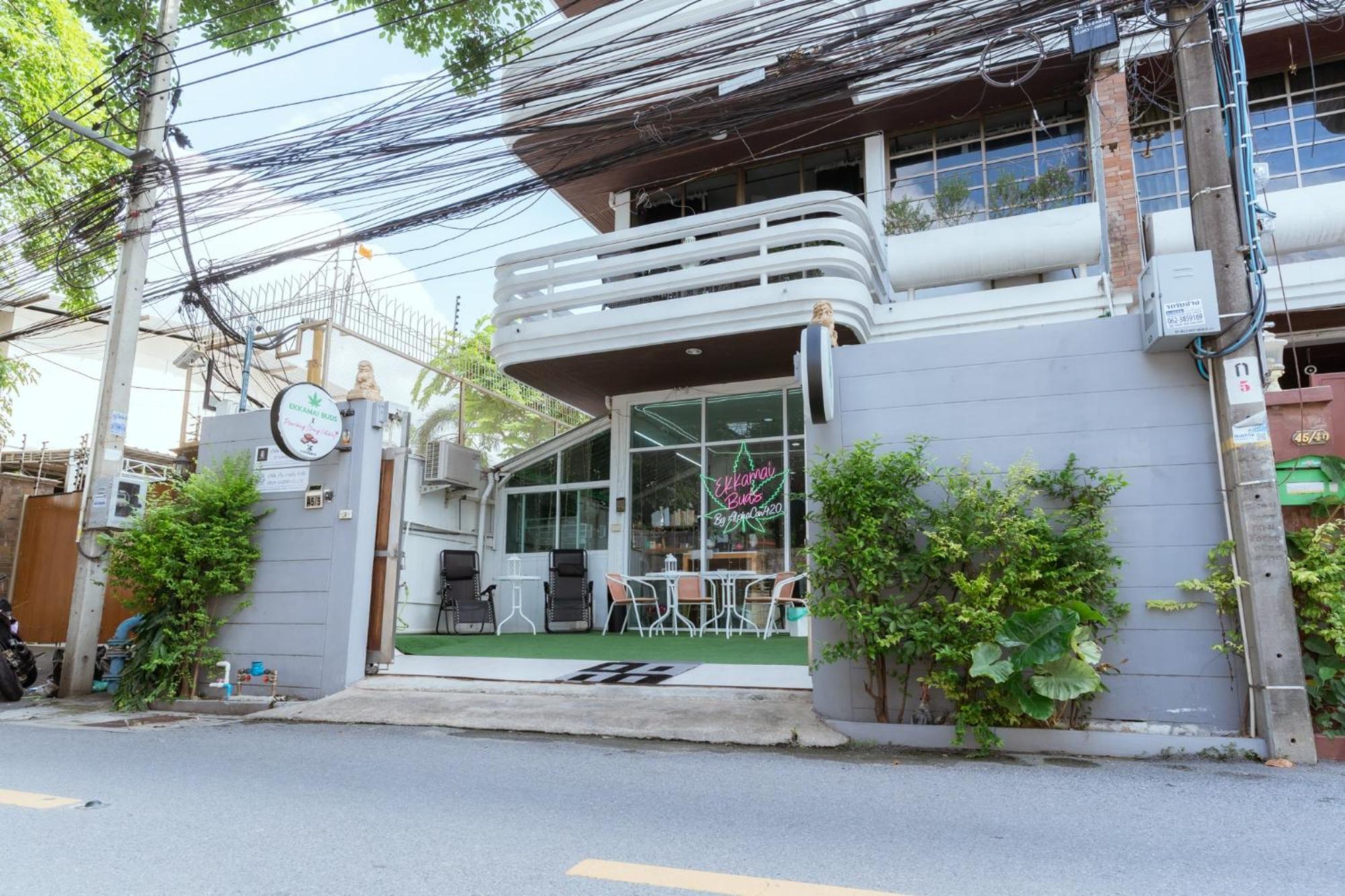420 Hostel - Ekkamai Buds & Beds 曼谷 外观 照片